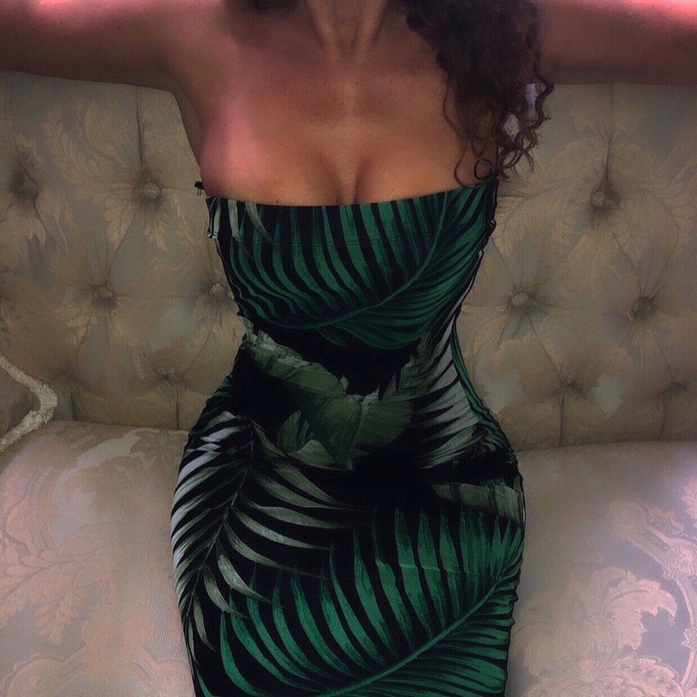 Beautiful 🔥 Lilly Bodycon 🔥 Lined.. - Picture 3 of 6